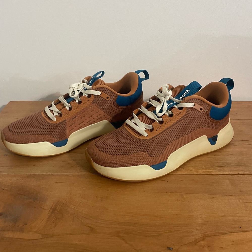 While On Earth Move Athletic Sneakers - Picture 3 of 10